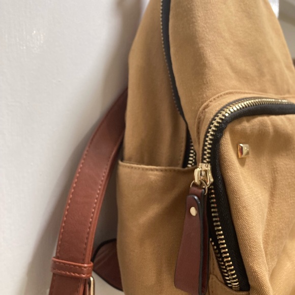 Backpack - Picture 3 of 8